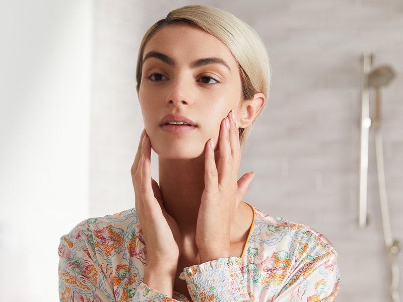 How to Touch Up Your Makeup Midday - L'Oréal Paris