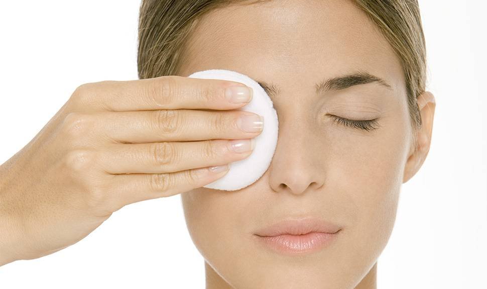 how-to-remove-eye-makeup-properly-skincare-skincare